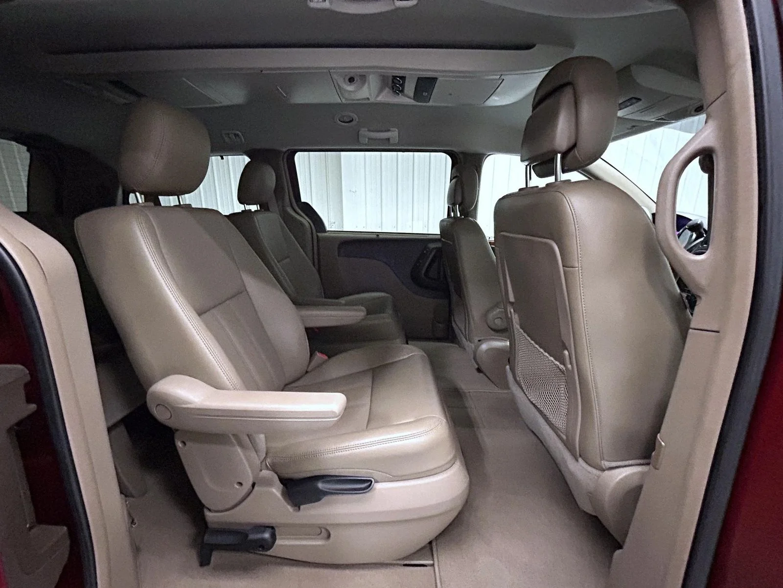 Used 2015 Red Chrysler Touring-L image 17