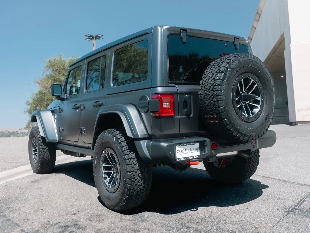 New 2026 Granite Crystal Metallic Clear-Coat Exterior Paint Jeep Rubicon X image 9