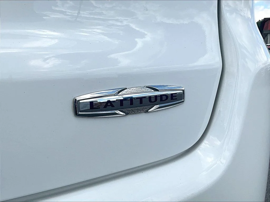 Used 2024 White Jeep Latitude image 22