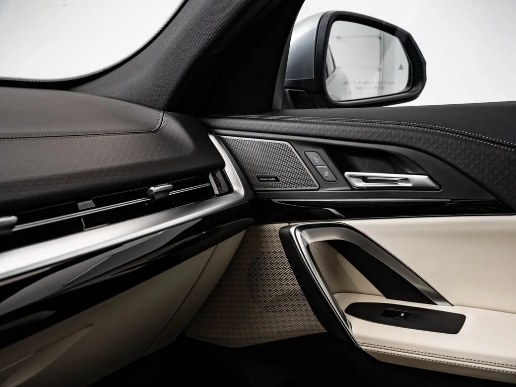 New 2027 Skyscraper Grey Metallic BMW xDrive28i image 40