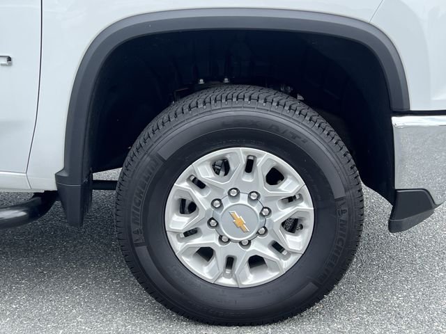 Used 2025 White Chevrolet LT image 9