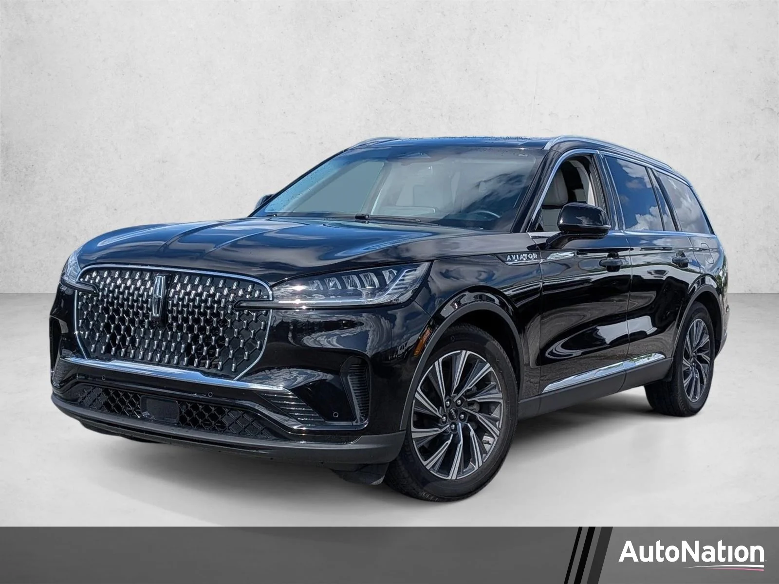 Used 2025 Infinite Black Metallic Clearcoat Lincoln Premiere image 1