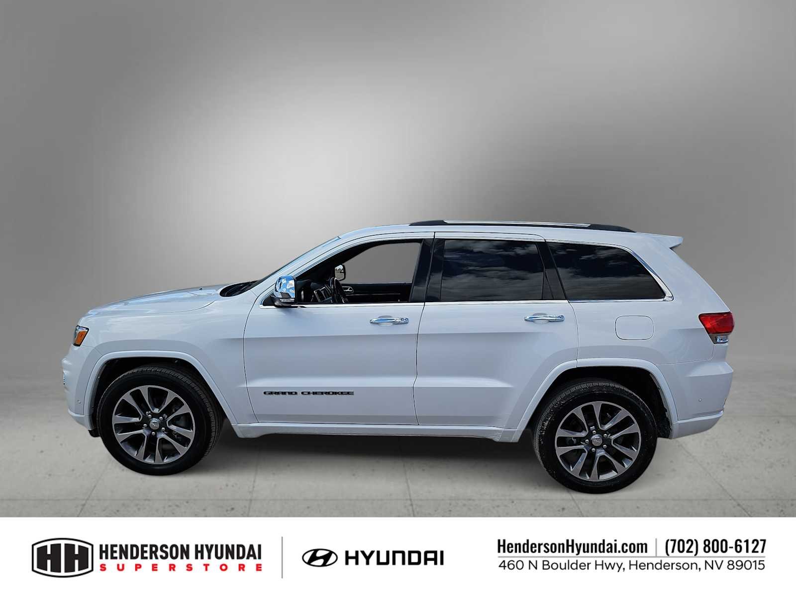 Used 2017 Ivory 3-Coat Jeep Overland image 5