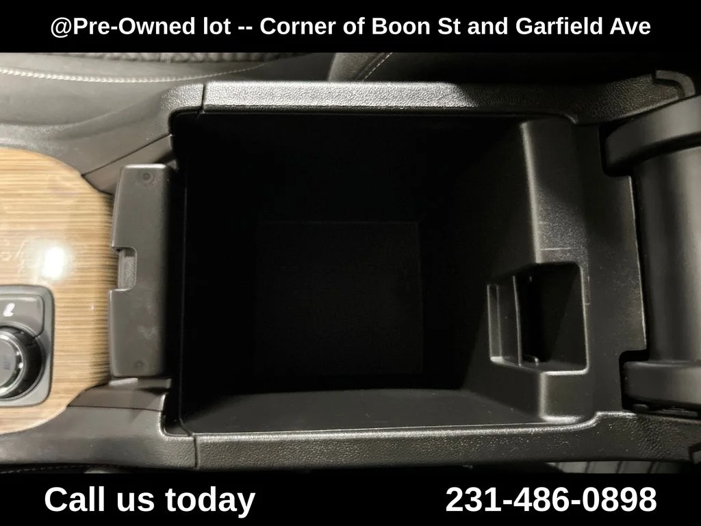 Used 2019 White GMC SLE-2 image 27