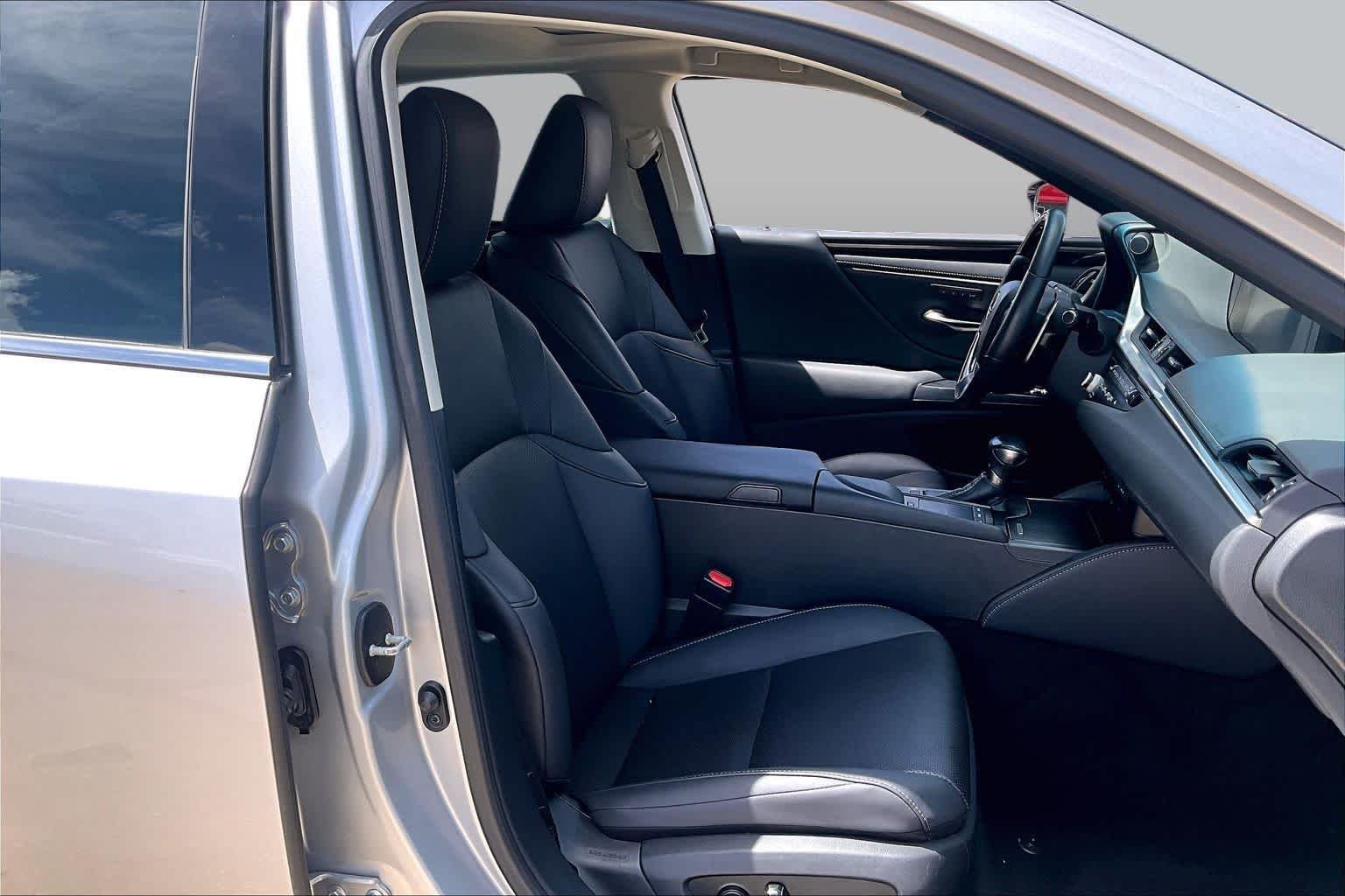 Used 2021 Silver Lining Metallic Lexus  image 9