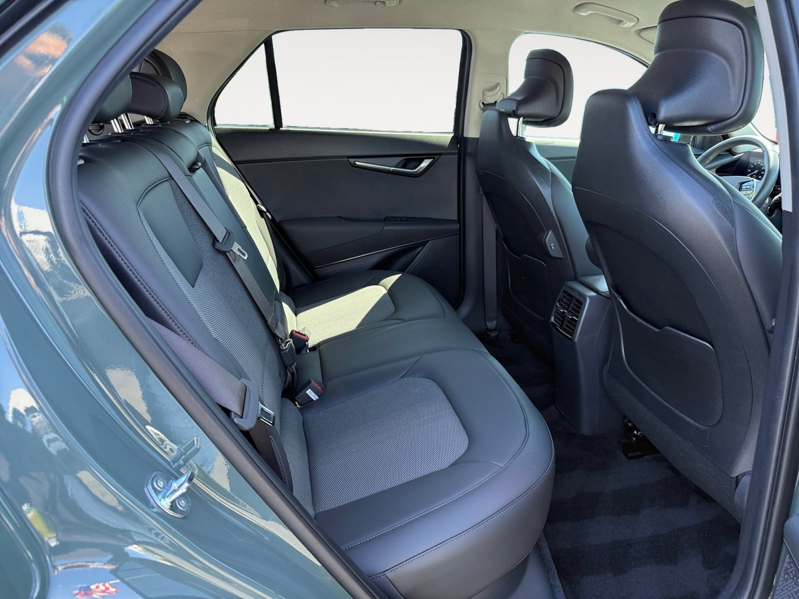Used 2024 Green Kia Wind image 18
