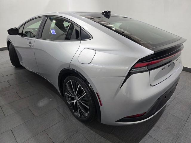 Used 2023  Toyota XLE image 3