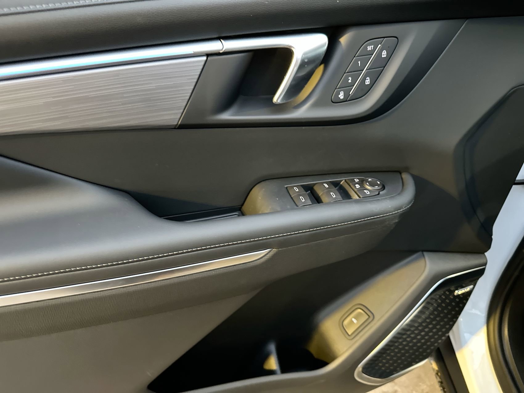 New 2026 Iridescent White Tricoat Buick Preferred image 13