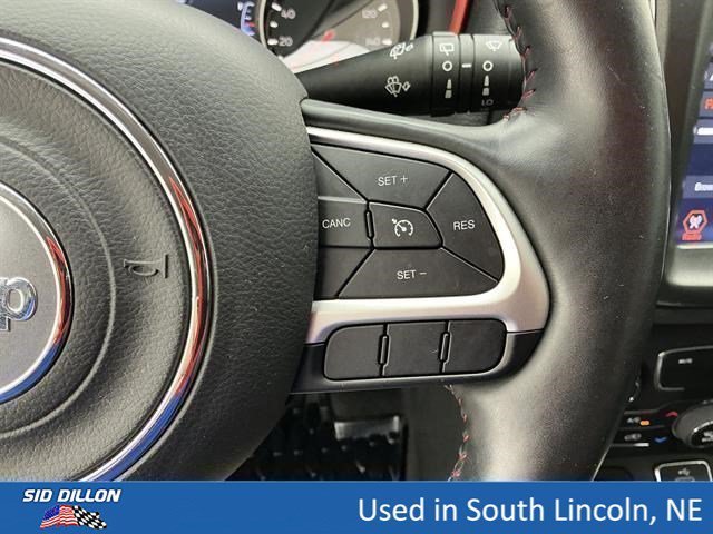 Used 2018 White Clearcoat Jeep Trailhawk image 10
