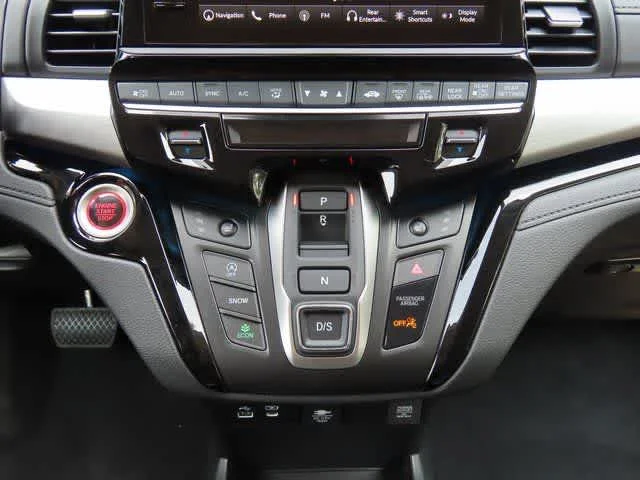 New 2026 Platinum White Pearl Honda Touring image 23