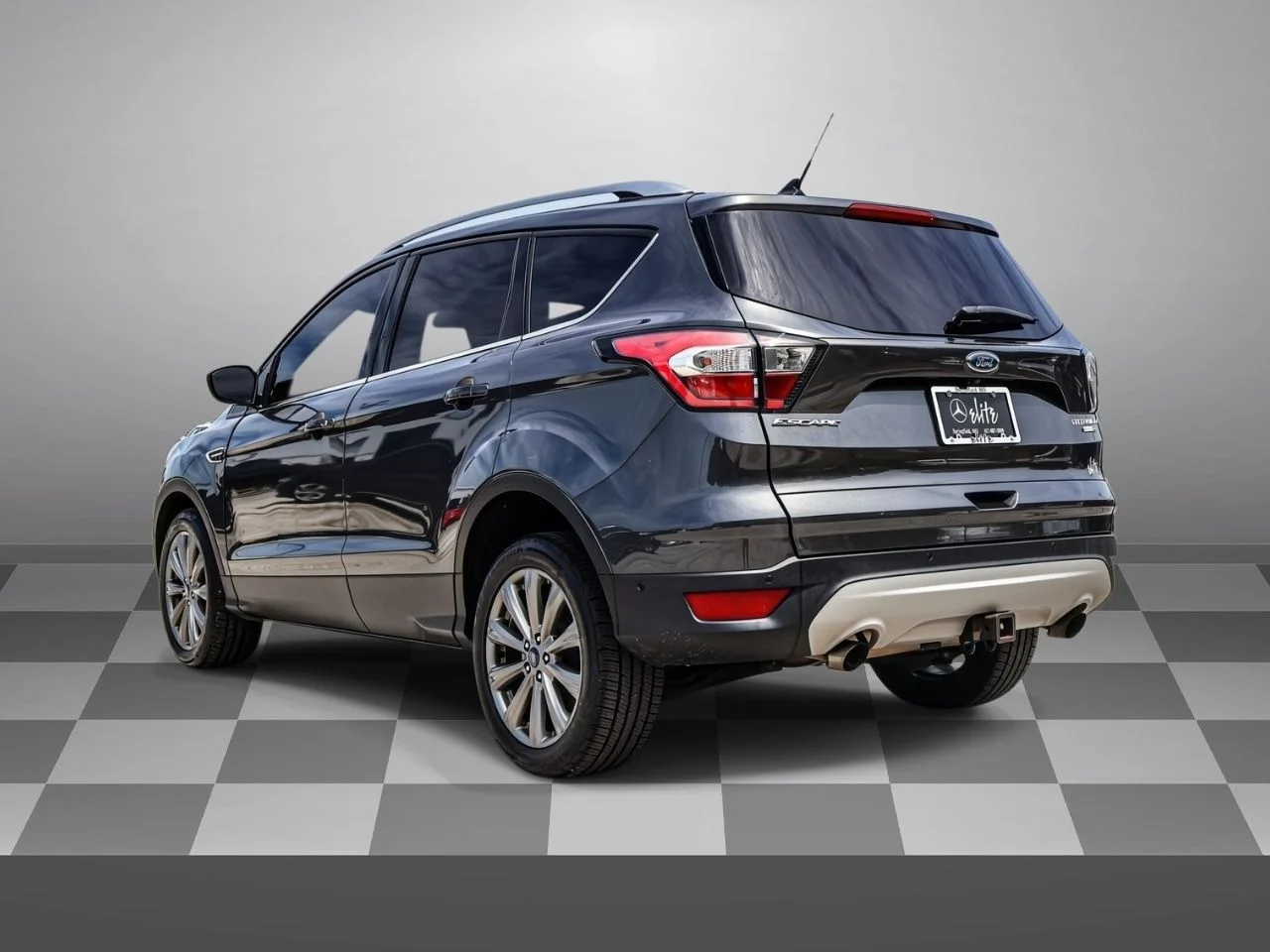 Used 2018 Magnetic Ford Titanium image 3