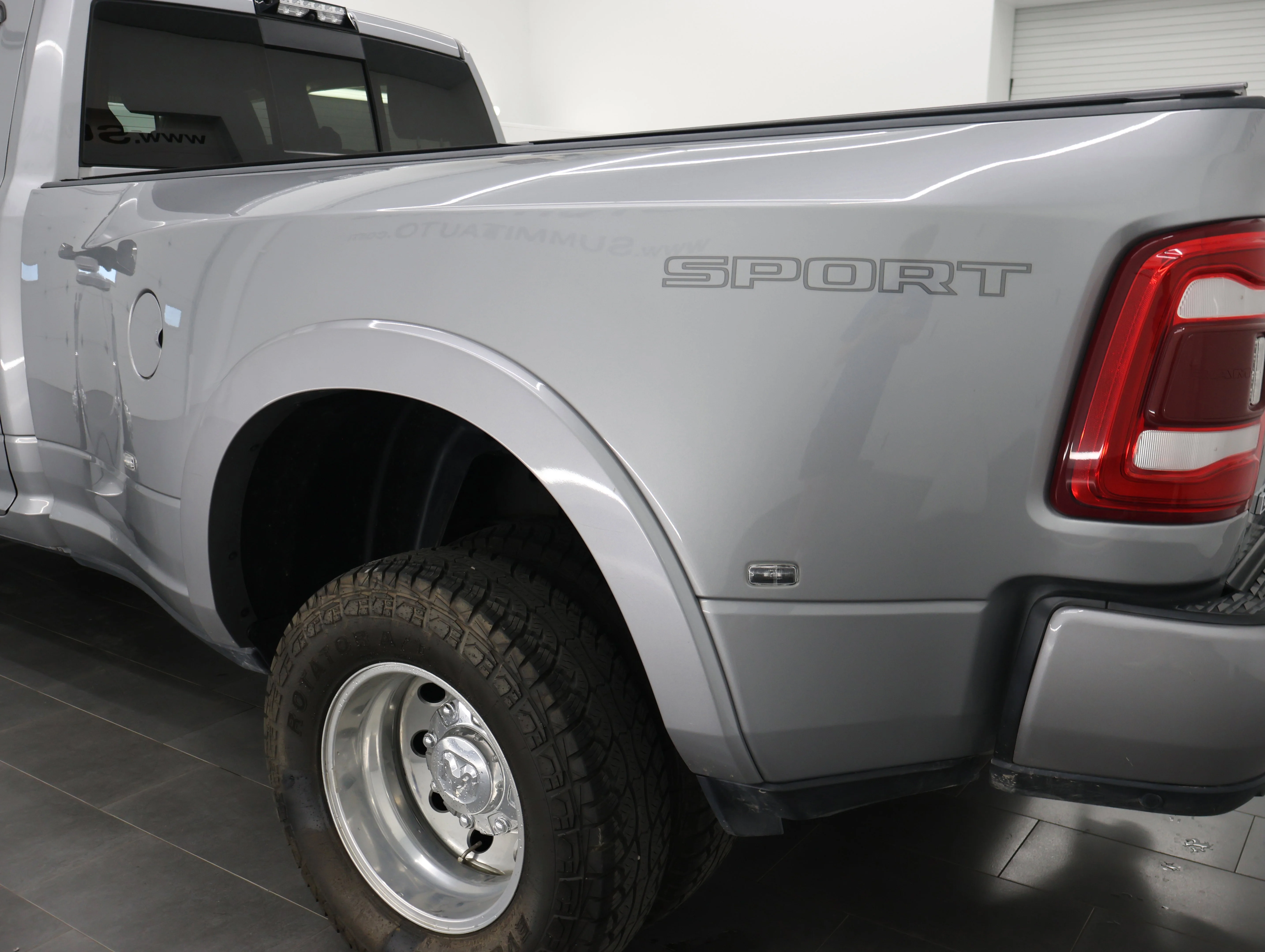 Used 2020 Billet Silver Metallic Clearcoat Ram Laramie image 36