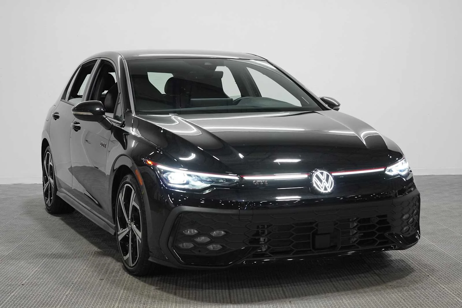 Used 2025 Mythos Black Metallic Volkswagen SE image 3