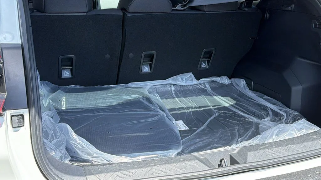 New 2026 CRYSTAL WHITE PEARL Subaru Premium image 27