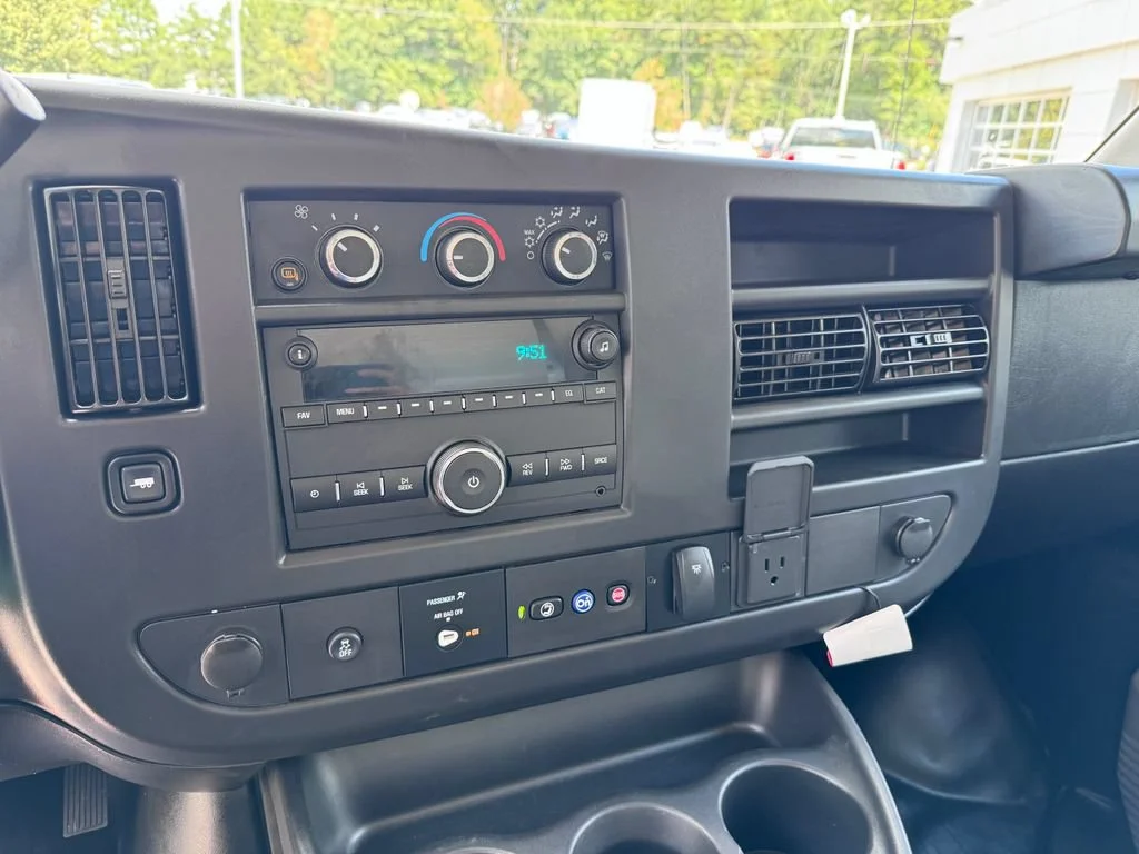 Used 2025 Summit White Chevrolet Work Van image 17