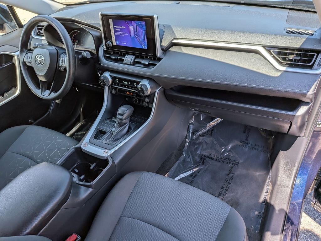 Used 2025  Toyota XLE image 31