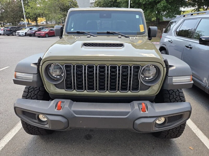 Used 2025 41 JEEP MOJAVE image 2