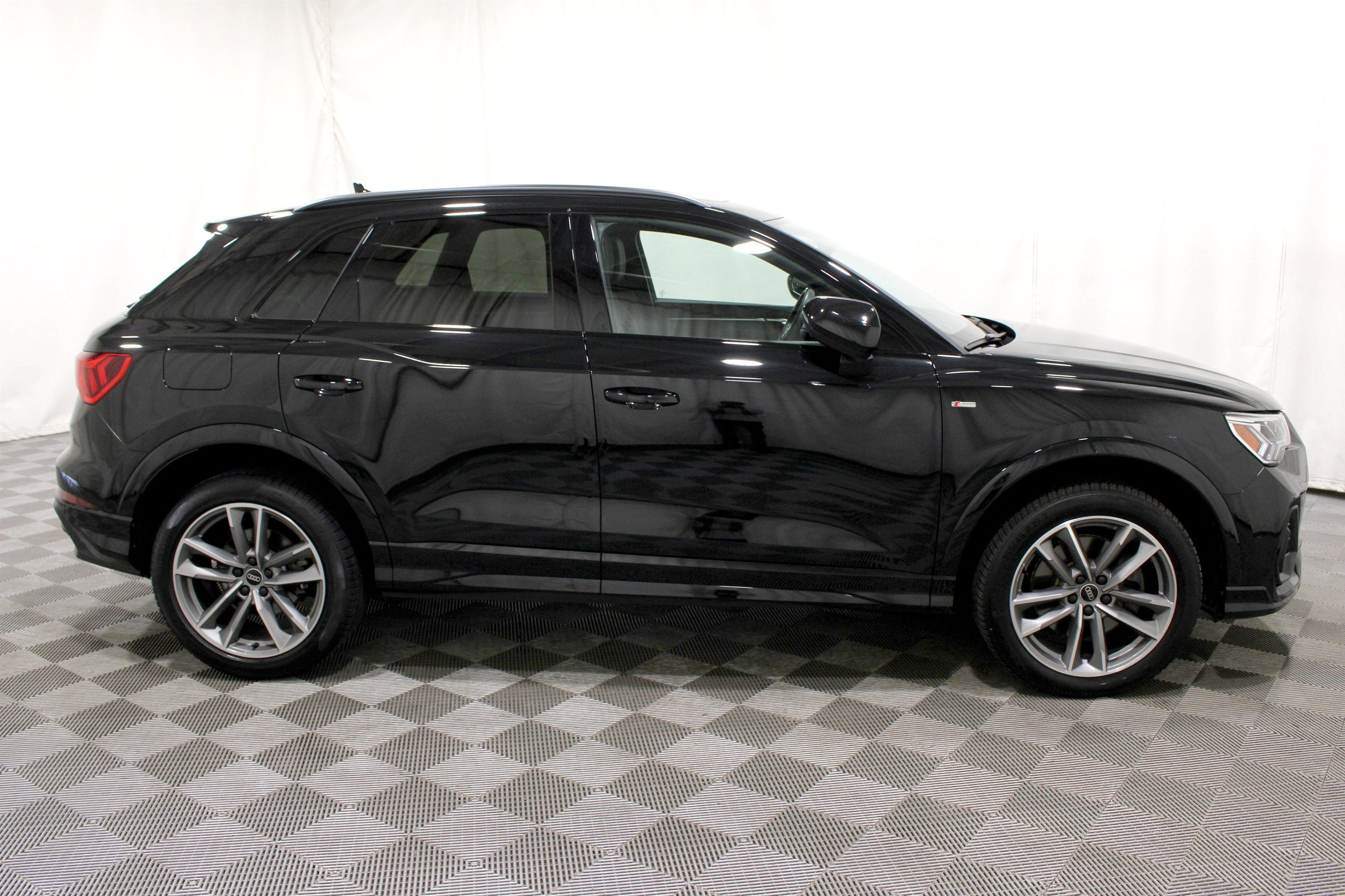 Used 2024 Mythos Black Metallic Audi S line Premium Plus image 31