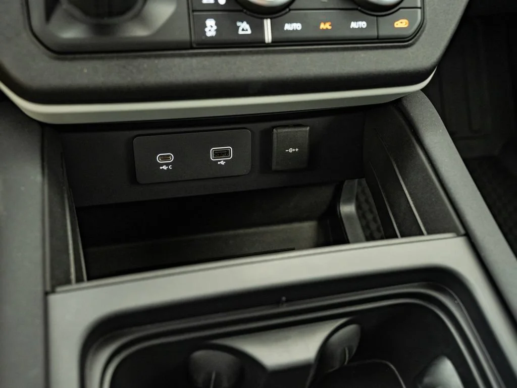 Used 2023 Black Land Rover S image 36