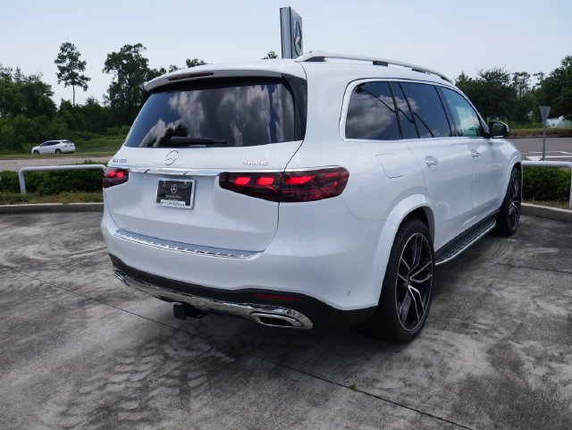 New 2026 MANUFAKTUR Moonlight White Metallic Mercedes-Benz GLS 450 image 28