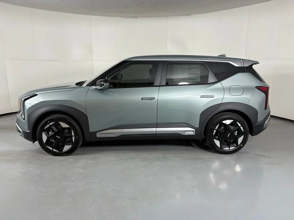 New 2027 Iceberg Green Kia S image 5