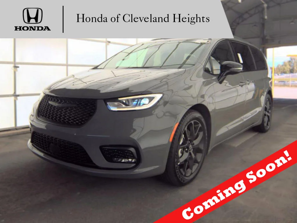 Used 2025 Gray Clearcoat Chrysler Limited image 1