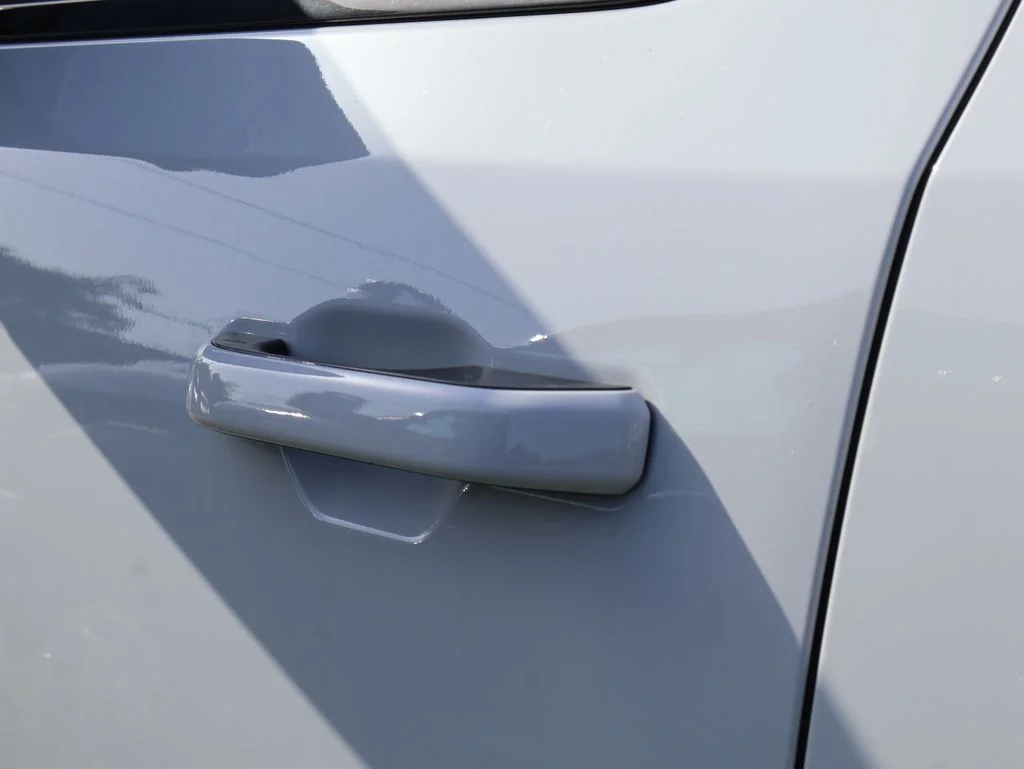 New 2026 Bright White Clear-Coat Exterior Paint Jeep Limited Reserve image 24