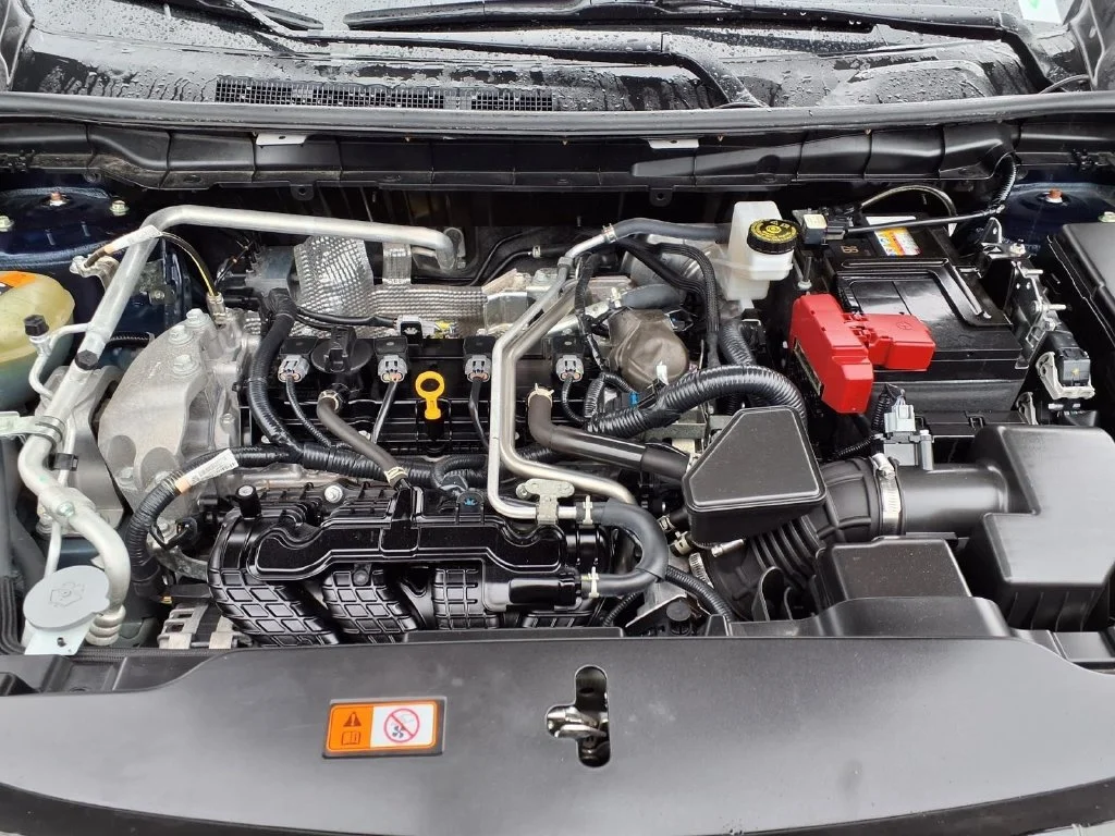 Used 2025 Black Mitsubishi  image 3