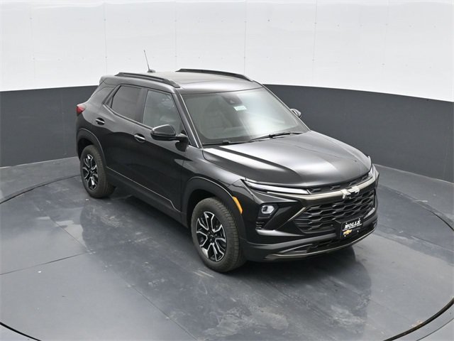 New 2026 Mosaic Black Metallic Chevrolet ACTIV image 1