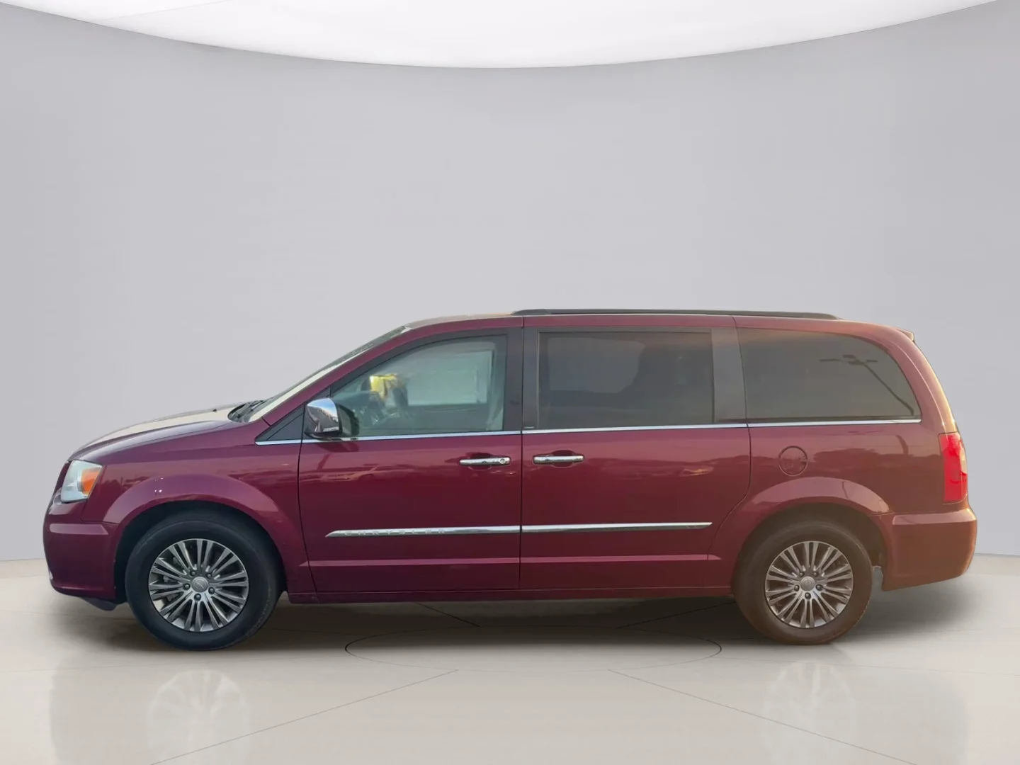 Used 2014 Red Chrysler TOURING L image 2