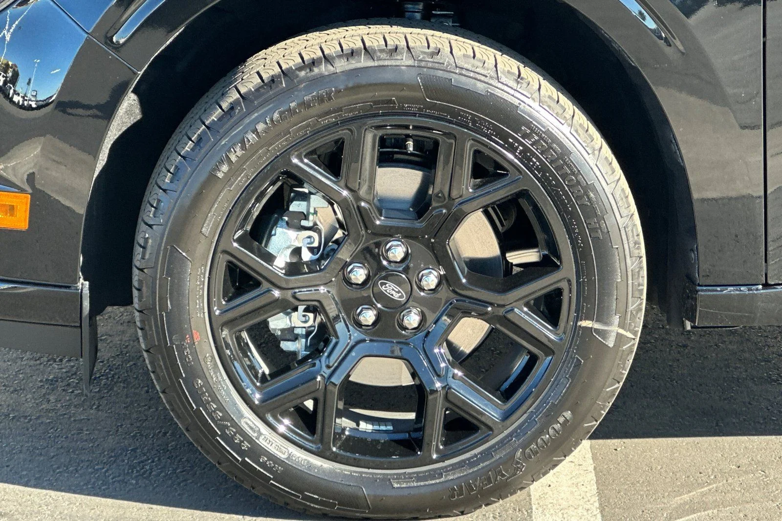 New 2026 Shadow Black Ford Maverick Lobo™ image 23