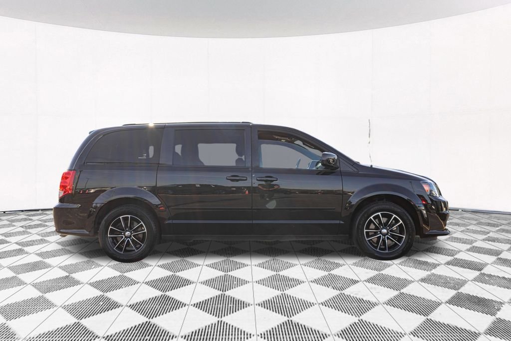 Used 2017 Black Dodge SXT image 11