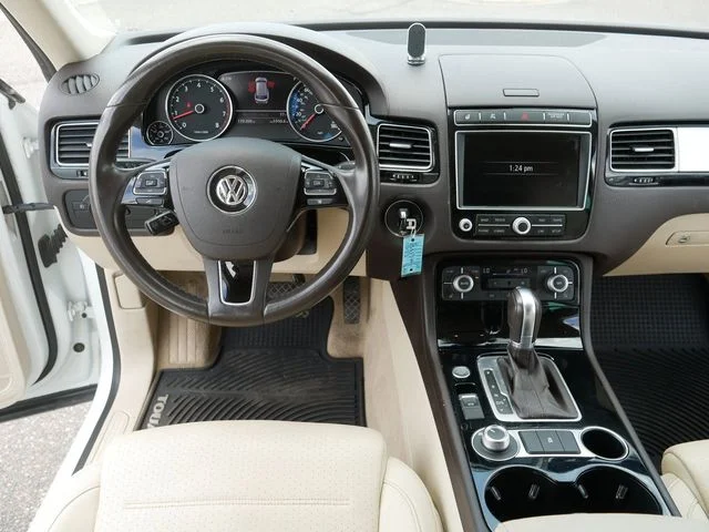 Used 2016 White Volkswagen VR6 FSI image 21