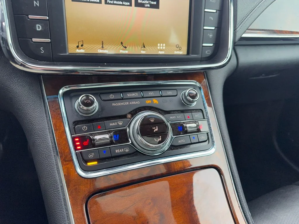 Used 2018 White Lincoln Reserve image 18