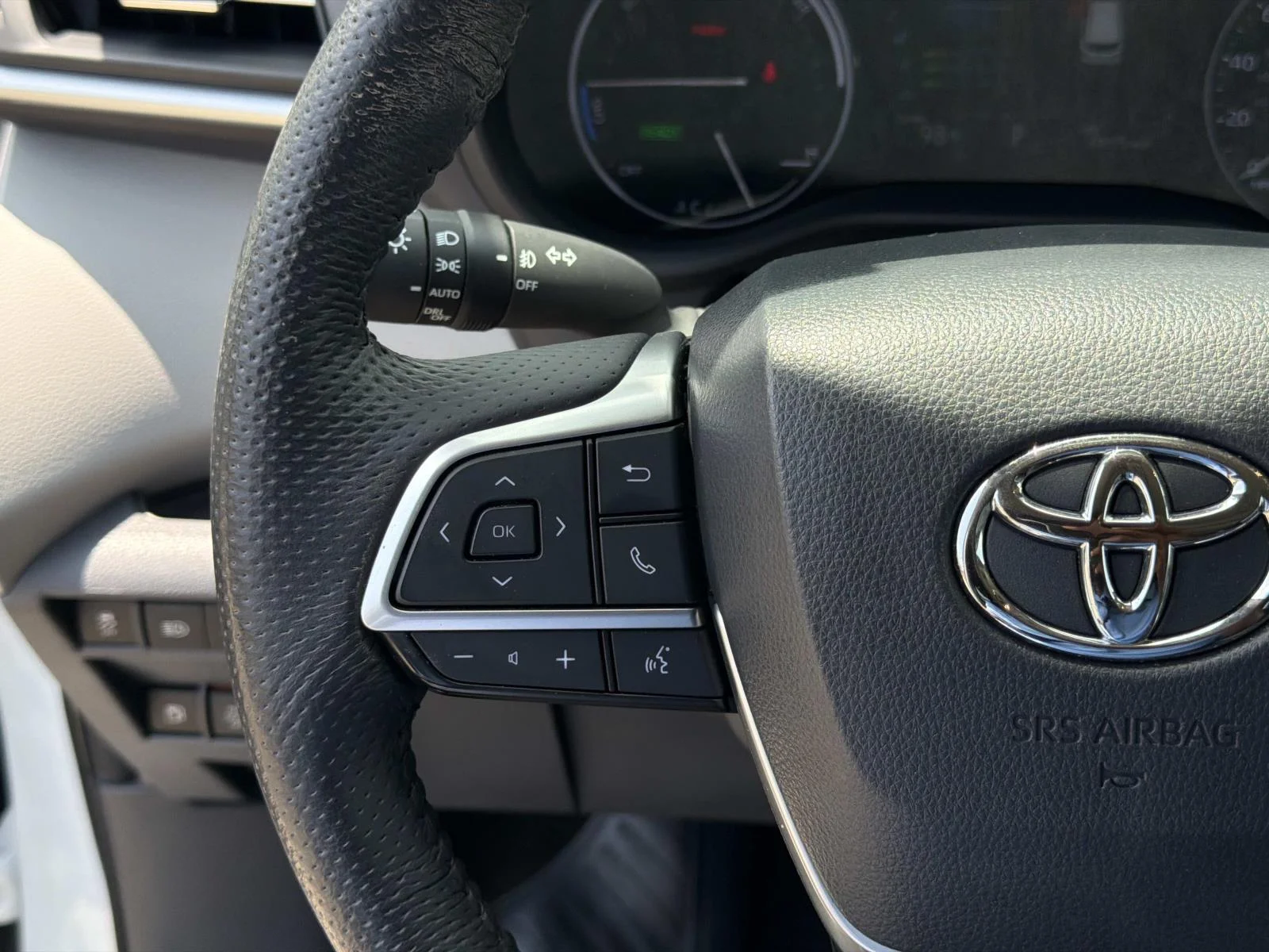 Used 2023 Beige Toyota Limited AWD 7-Passenger (Natl) image 23