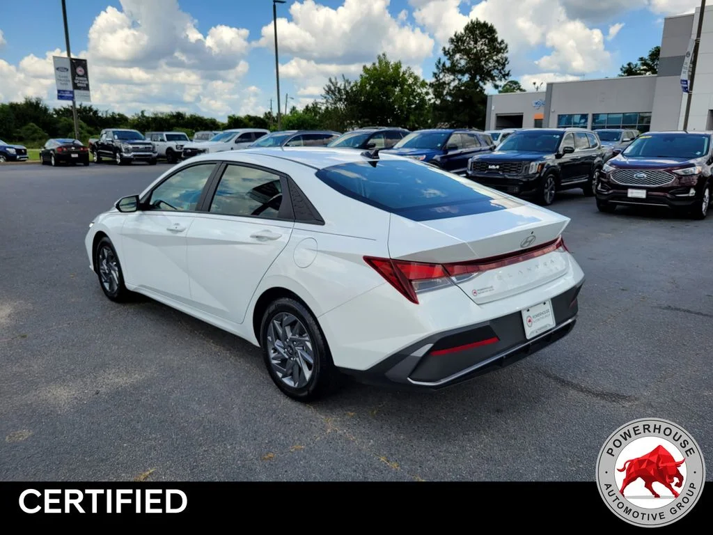Used 2024 White Hyundai SEL image 4