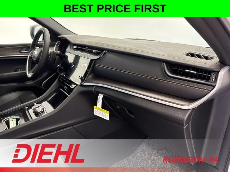 New 2026 Bright White Clear-Coat Exterior Paint Jeep Limited image 17