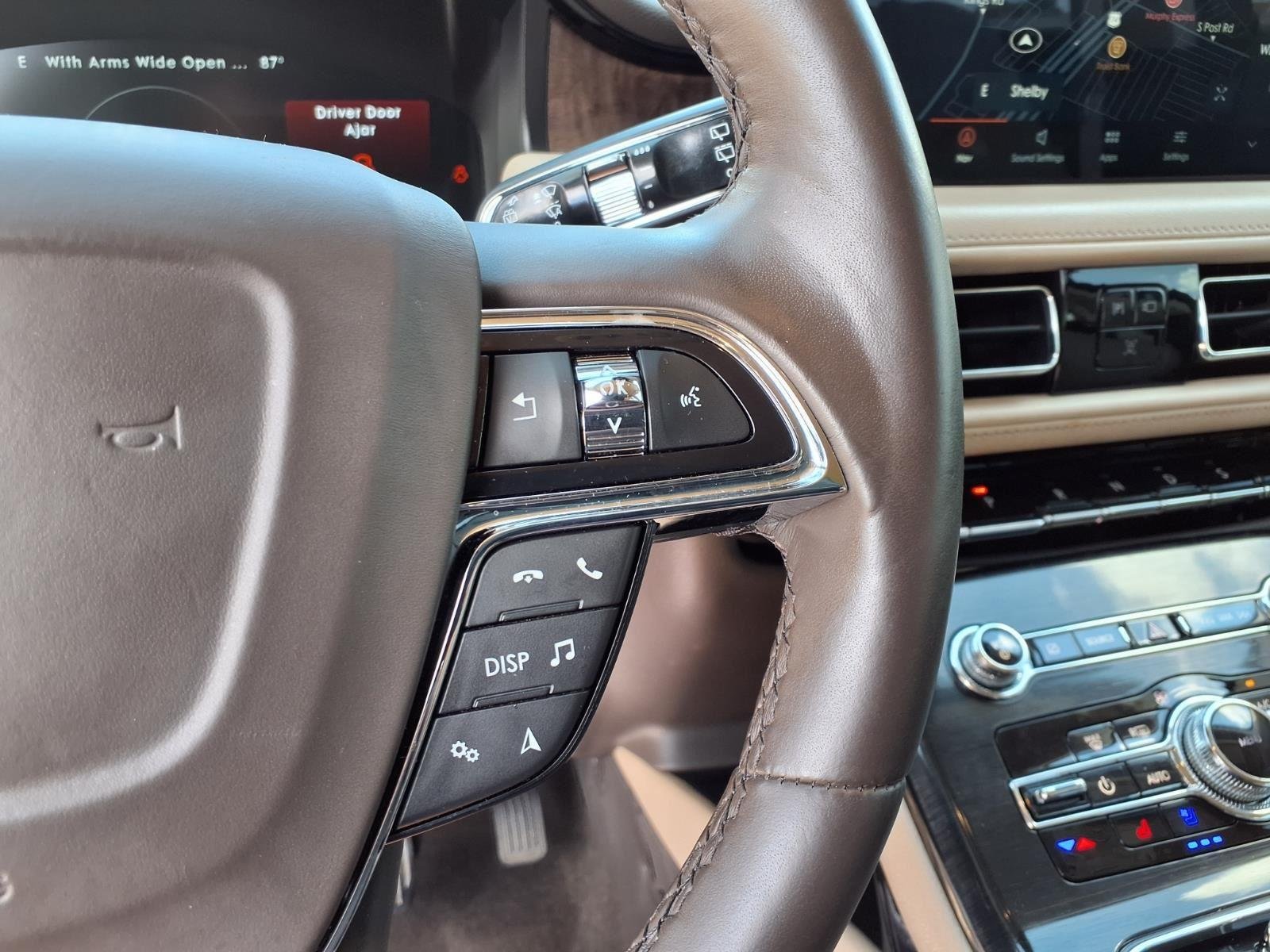 Used 2023 Ceramic Pearl Metallic Tinted Clearcoat Lincoln Reserve image 27