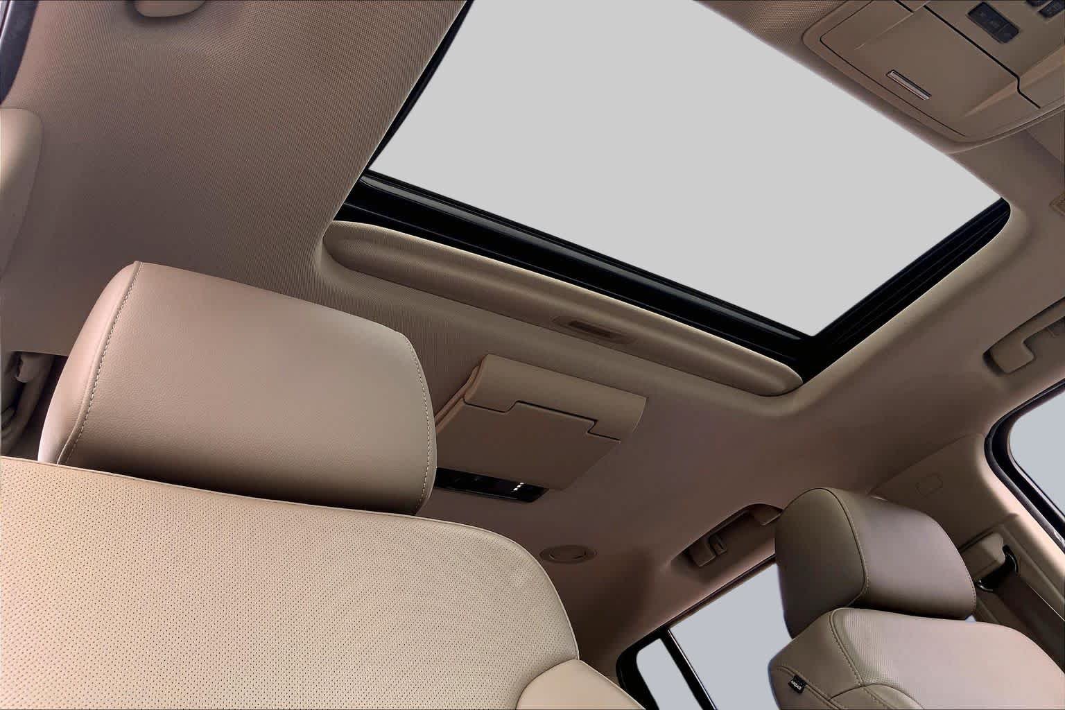 Used 2016 Iridescent Pearl Tricoat Chevrolet LTZ image 13