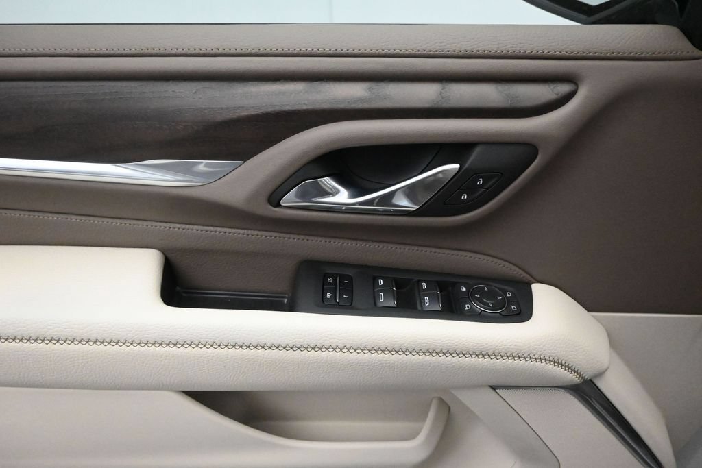 Used 2023 White Frost Tricoat GMC Denali image 8