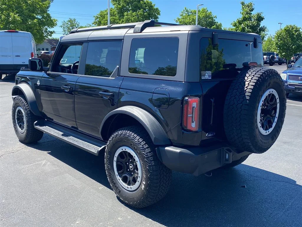 Used 2025 Shadow Black Ford Outer Banks image 8