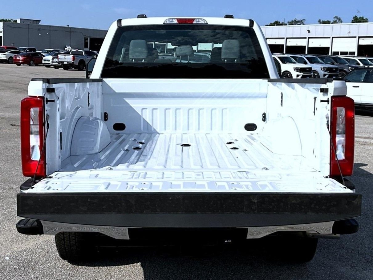 New 2026 Oxford White Ford XL image 9