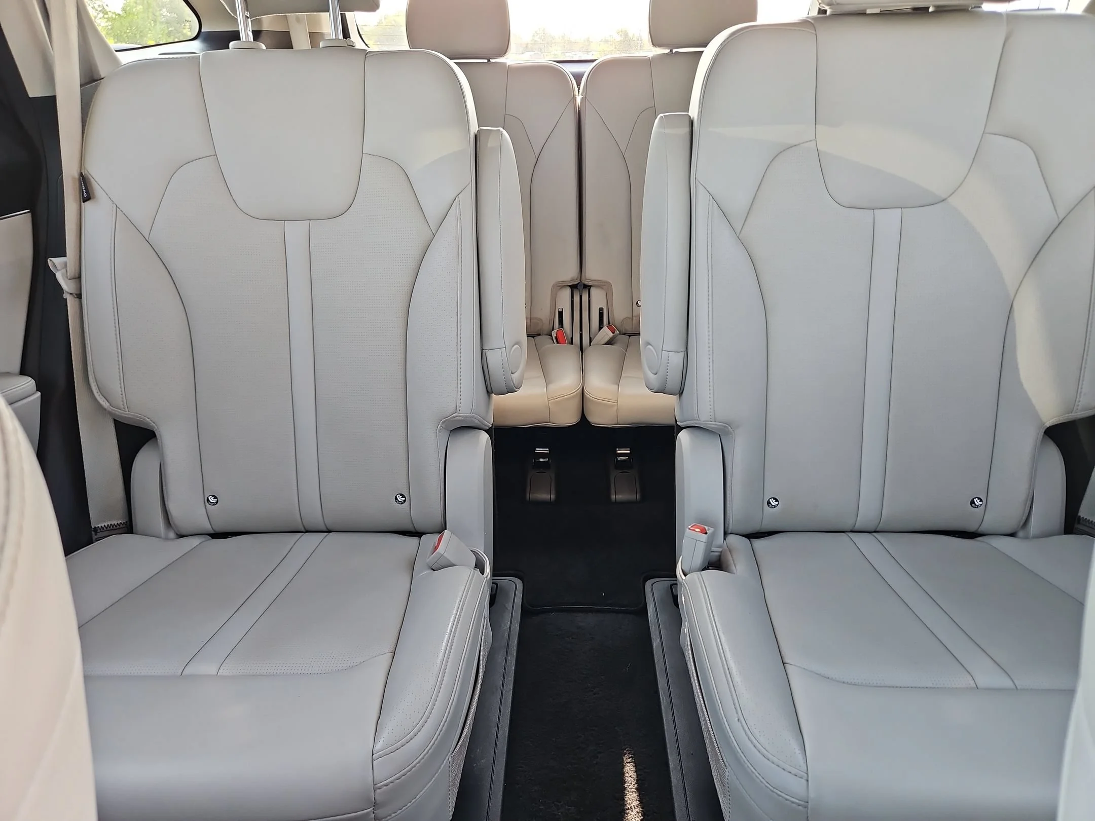 Used 2025 Wolf Gray Kia EX image 13