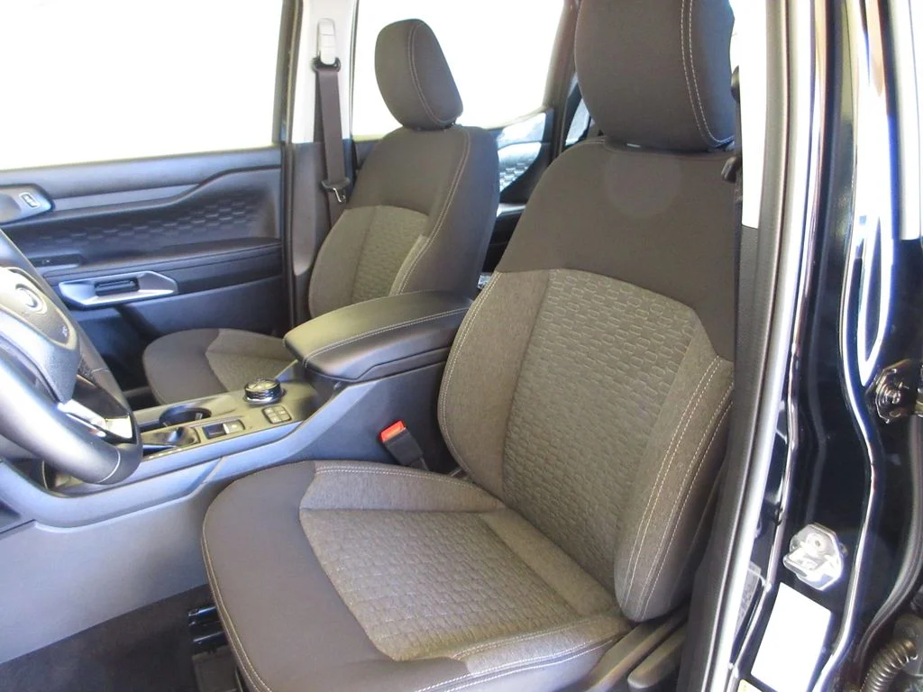 New 2025 Shadow Black Ford XLT image 11
