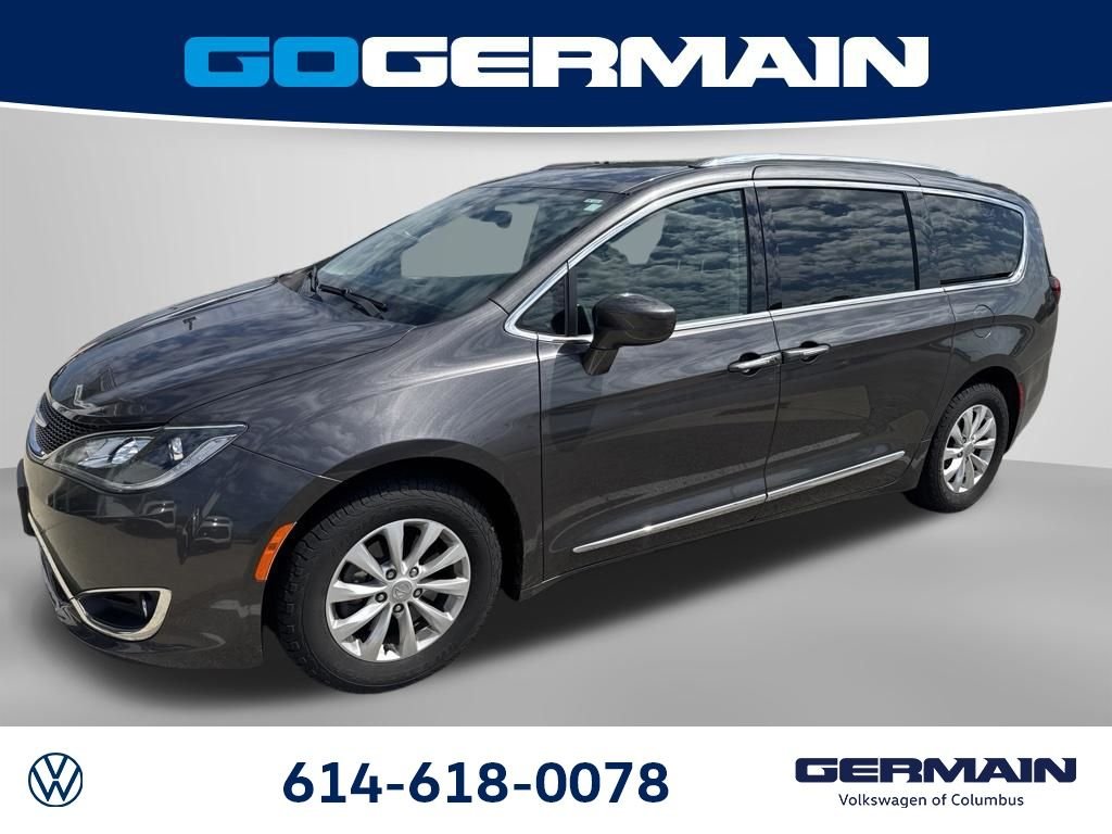 2018 Chrysler Pacifica Touring L's photo