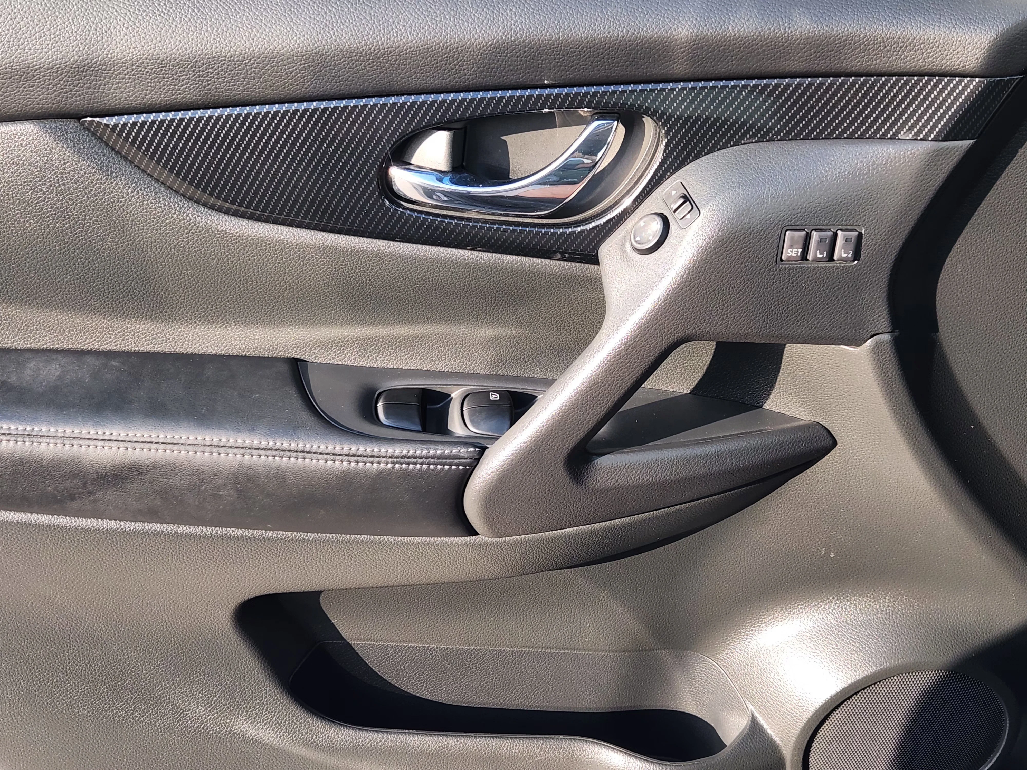 Used 2017 Magnetic Black Nissan SL image 24