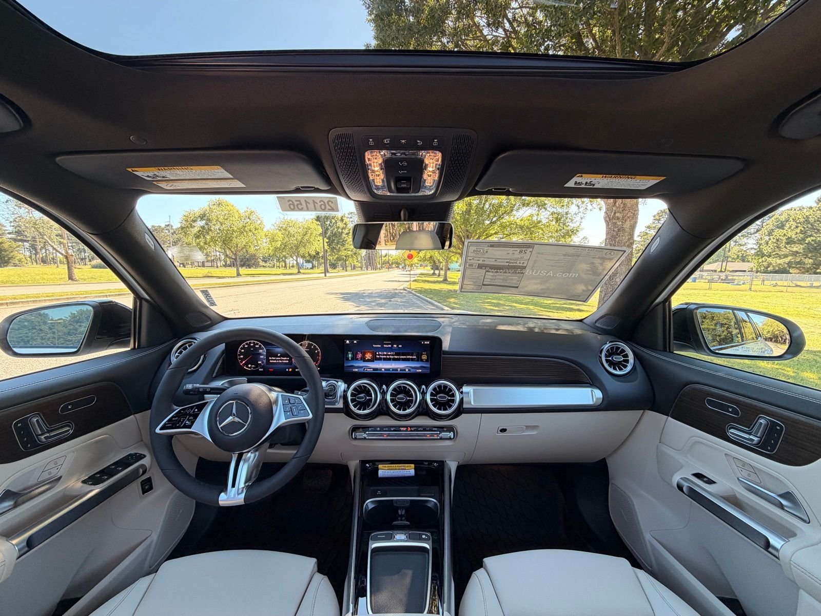 New 2026 Polar White Mercedes-Benz GLB 250 image 2