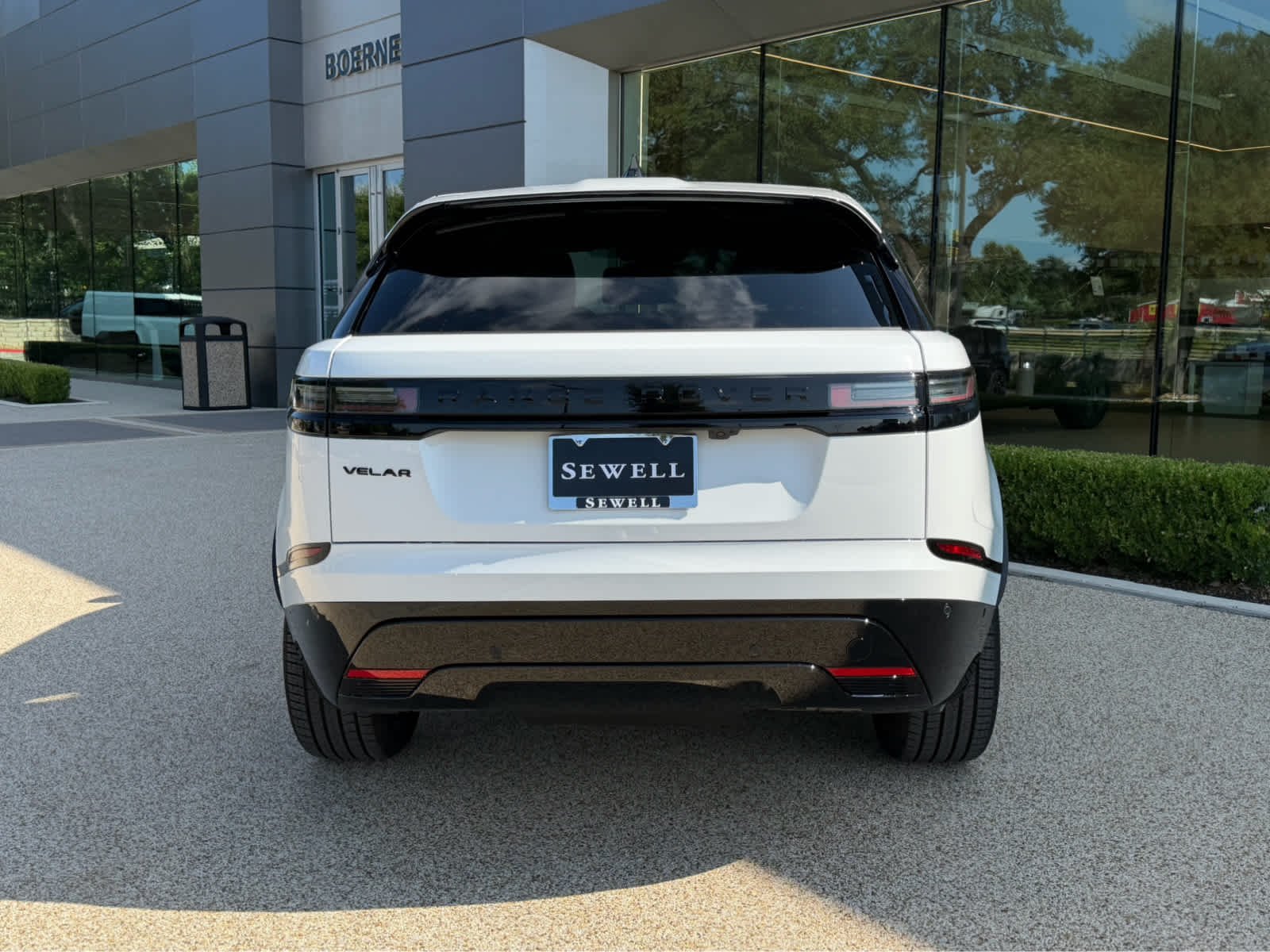 New 2026 Fuji White Land Rover Belgravia Edition image 5