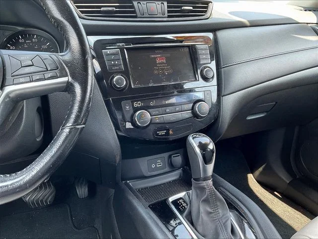 Used 2020 Silver Nissan SV image 11