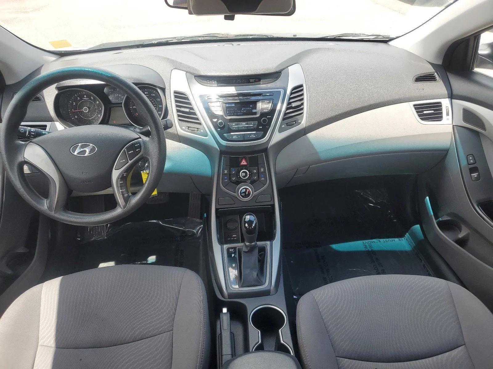 Used 2014 Radiant Silver Hyundai SE image 19